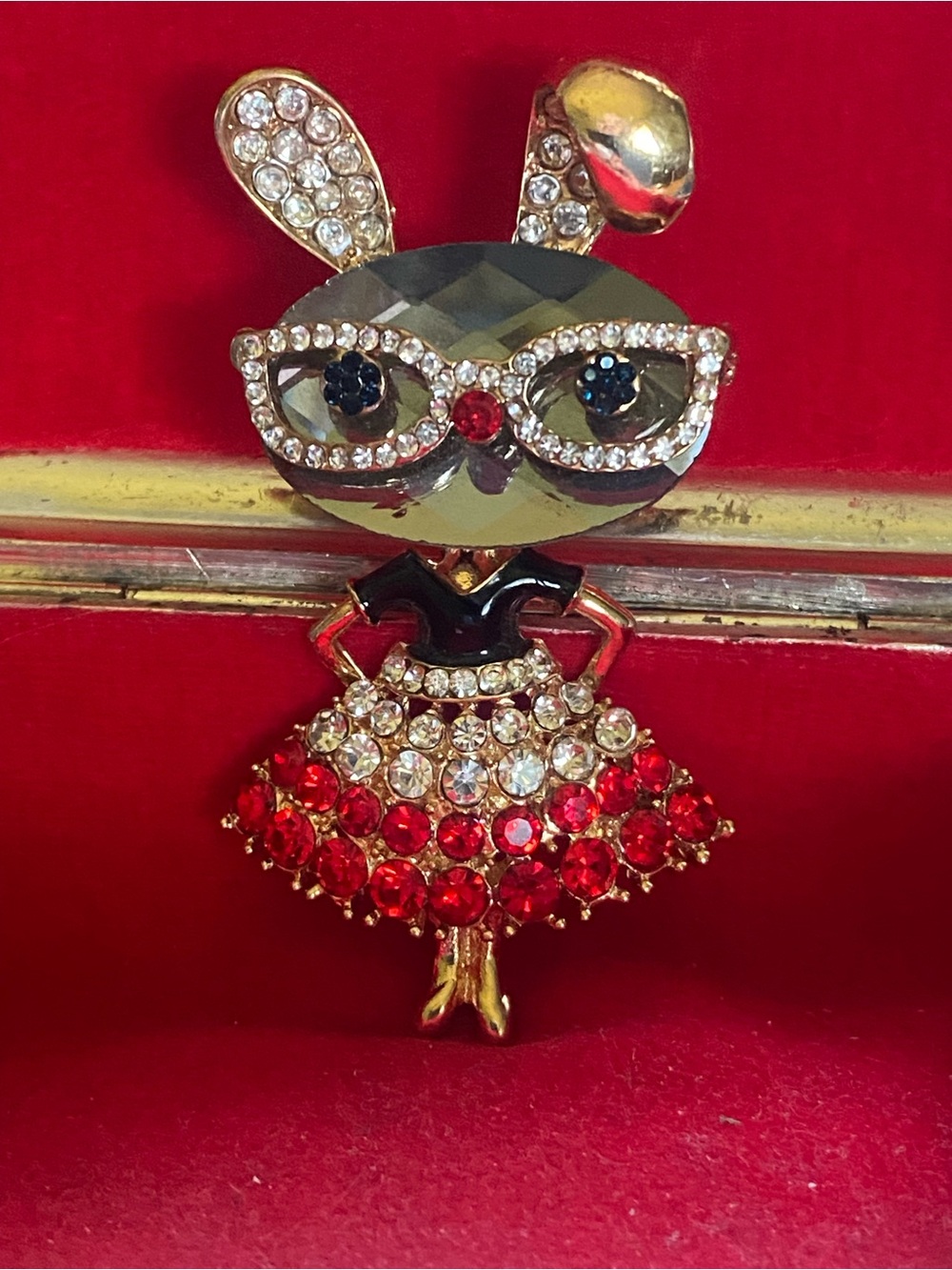 1950s style Gold Tone Lady Rabbit w/ glasses, red & white Rhinestone Brooch Pin
